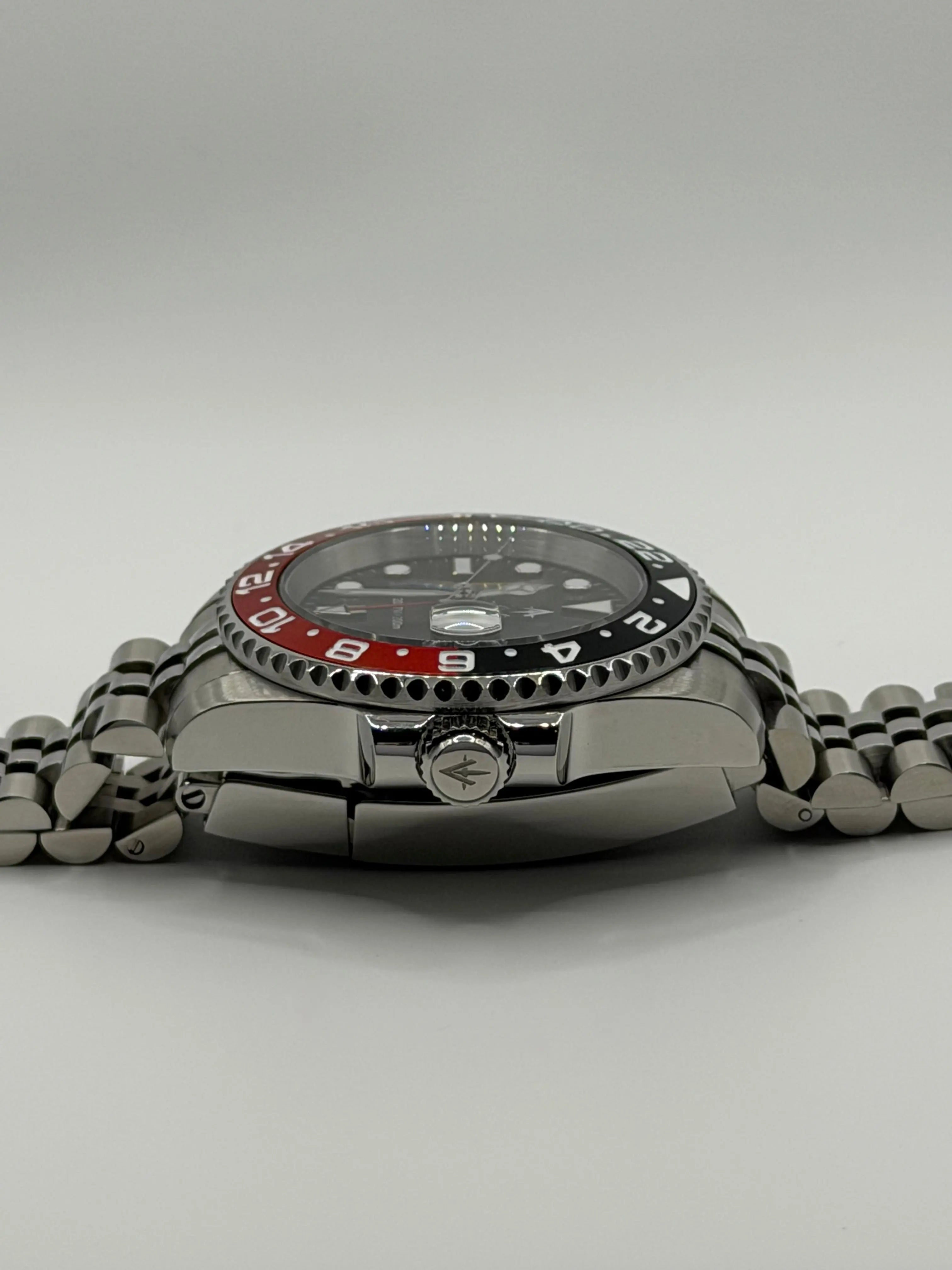 CRIMSON GMT ATELIER