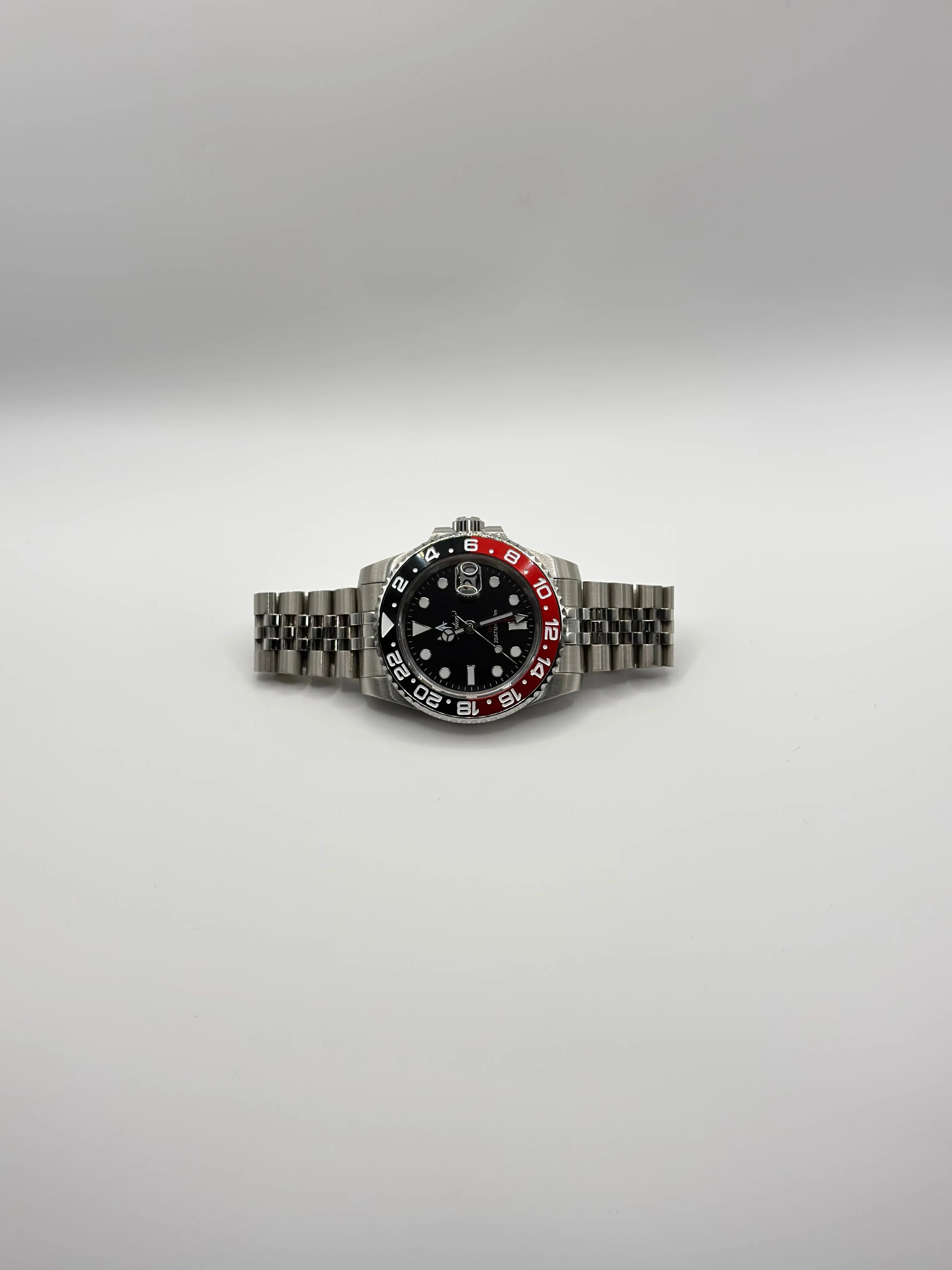 CRIMSON GMT ATELIER