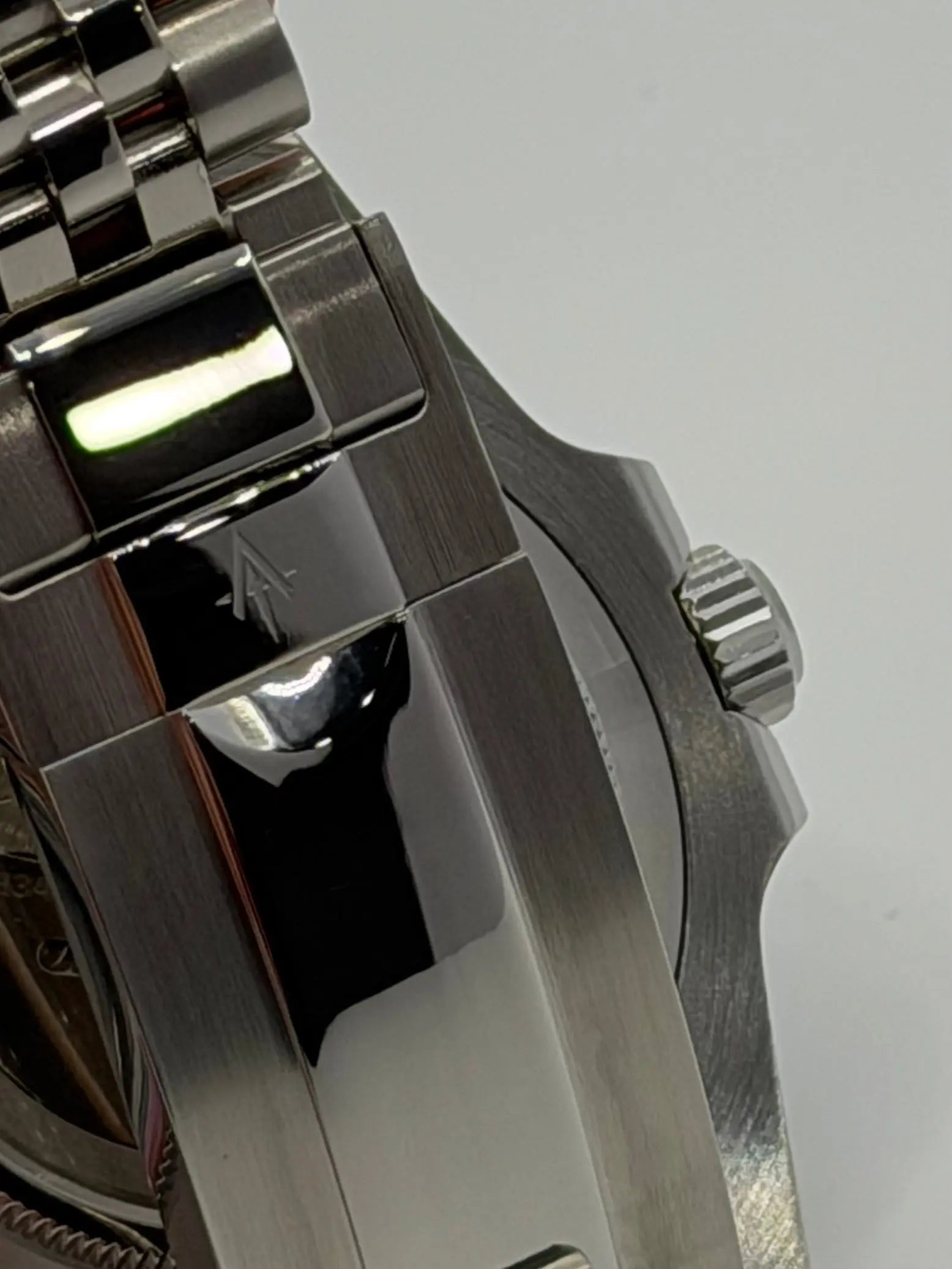 CRIMSON GMT ATELIER
