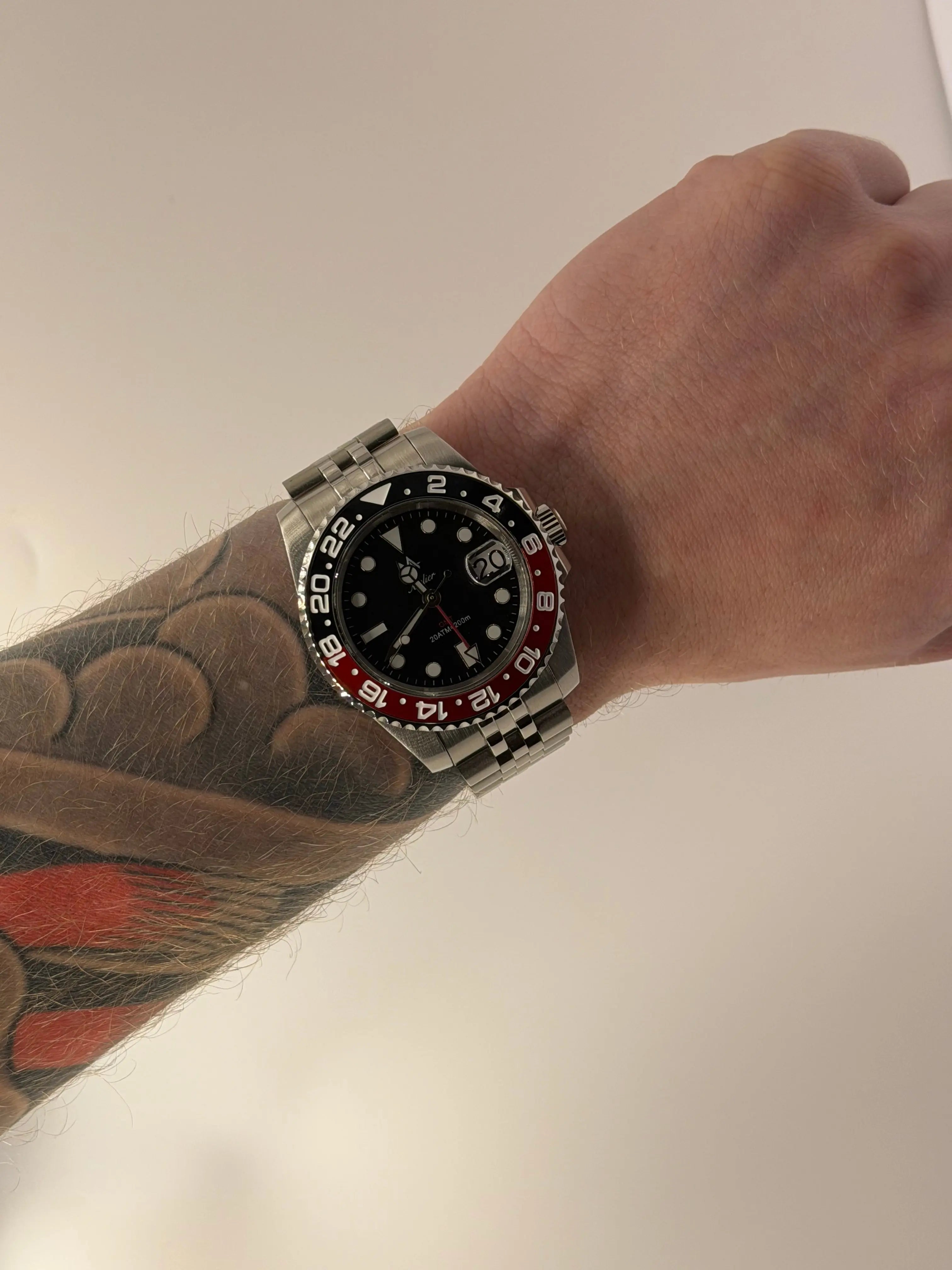 CRIMSON GMT ATELIER