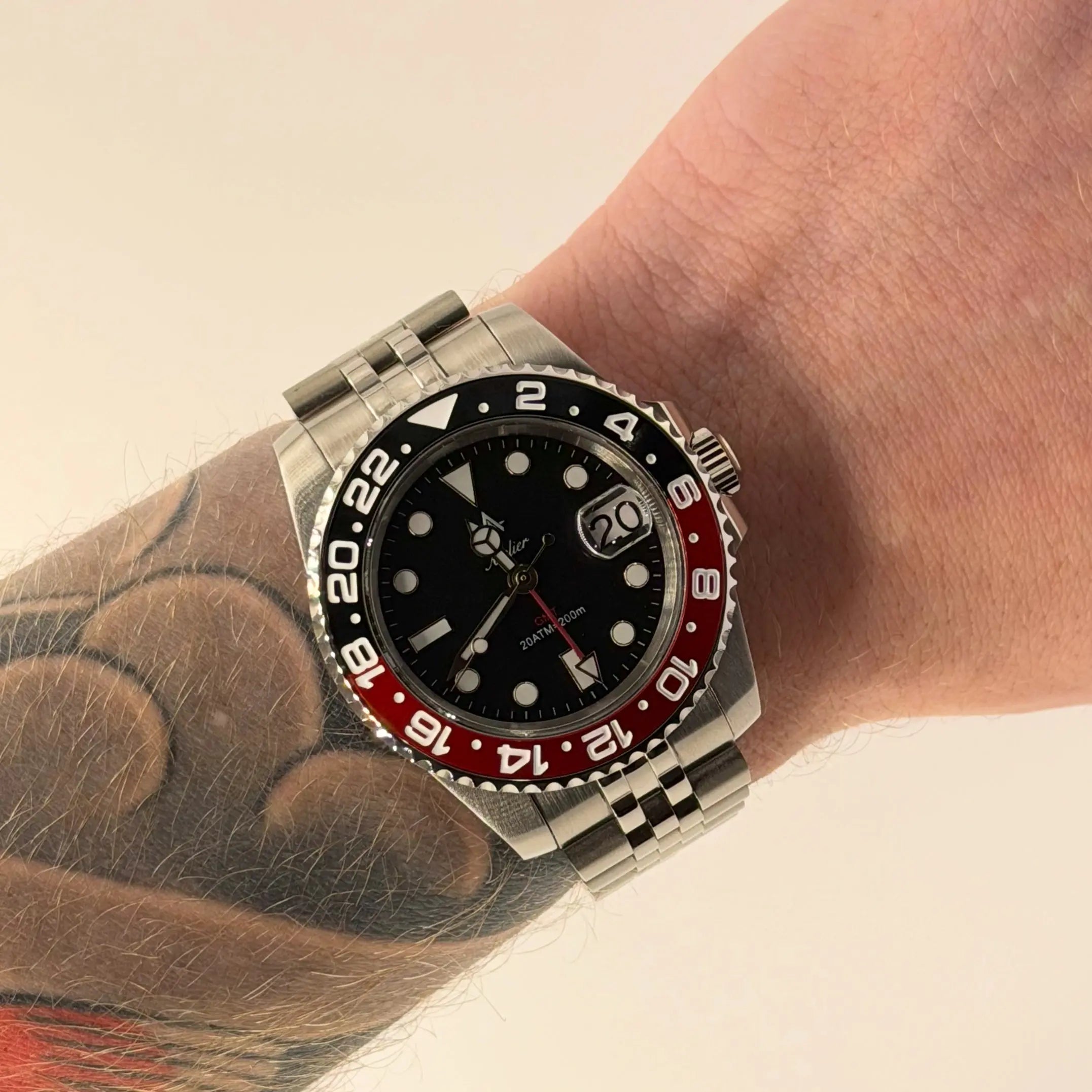 CRIMSON GMT ATELIER